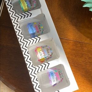 Playful vibes on stemless wine glasses! Cheers!
